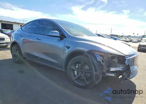 2026 Tesla Model Y из США, поврежденный, VIN 7SAYGDED9TF386962